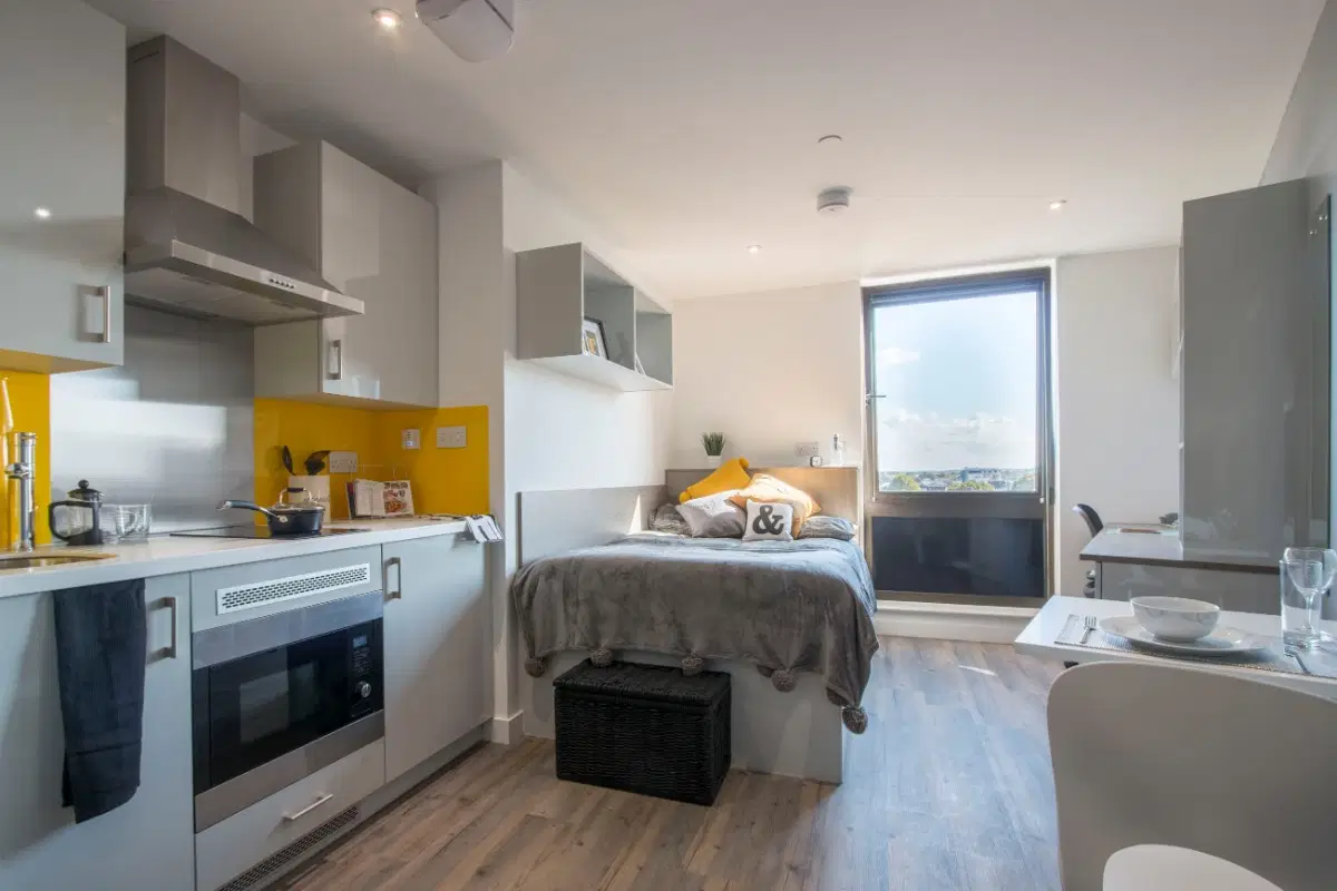 Glendower House, Cardiff – Premium Studio with Wet Room