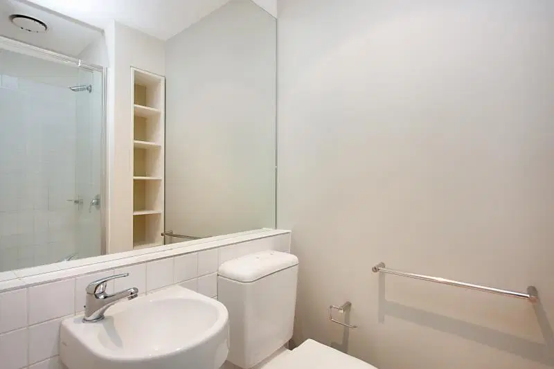 Student Living On Campus, Melbourne – Bathroom