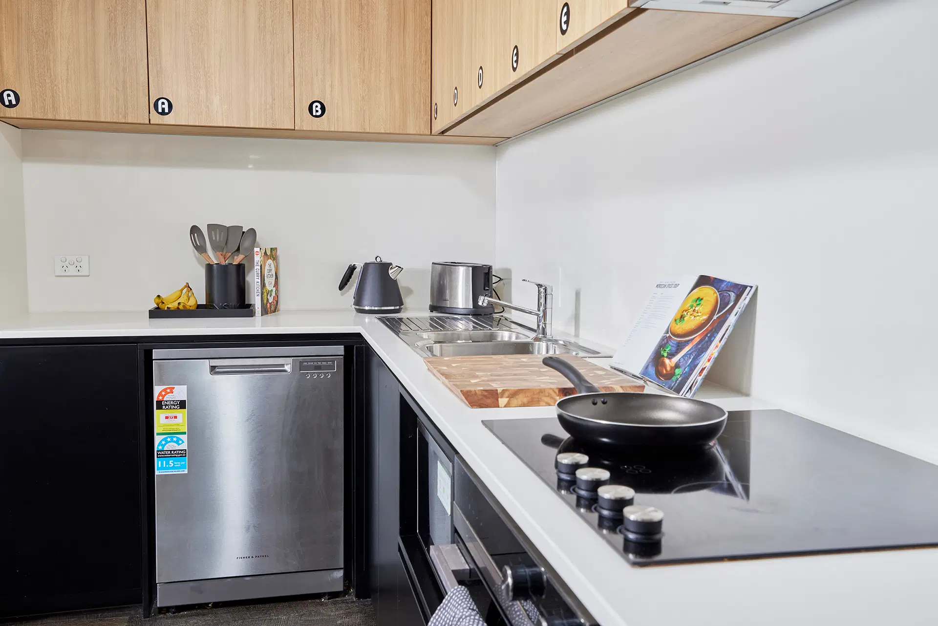 Scape Queensberry, Melbourne – 5 Bedroom Ensuite, King Single Bed