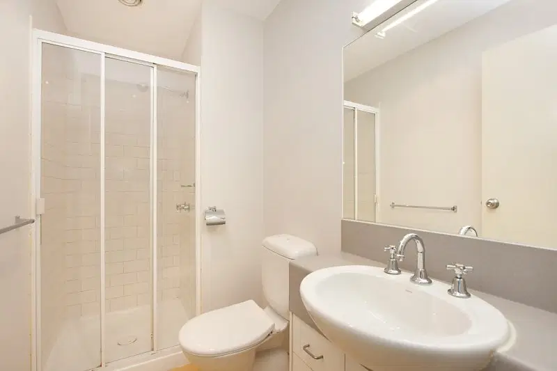 Student Living - 570 Swanston, Melbourne – Bathroom
