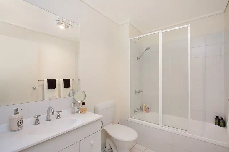 Student Living On A’Beckett, Melbourne – Bathroom