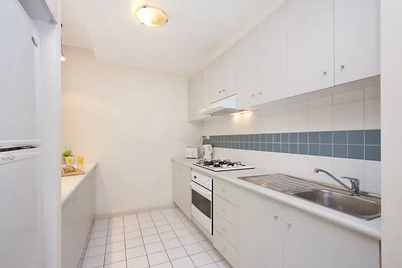 Student Living On A’Beckett, Melbourne – Kitchen