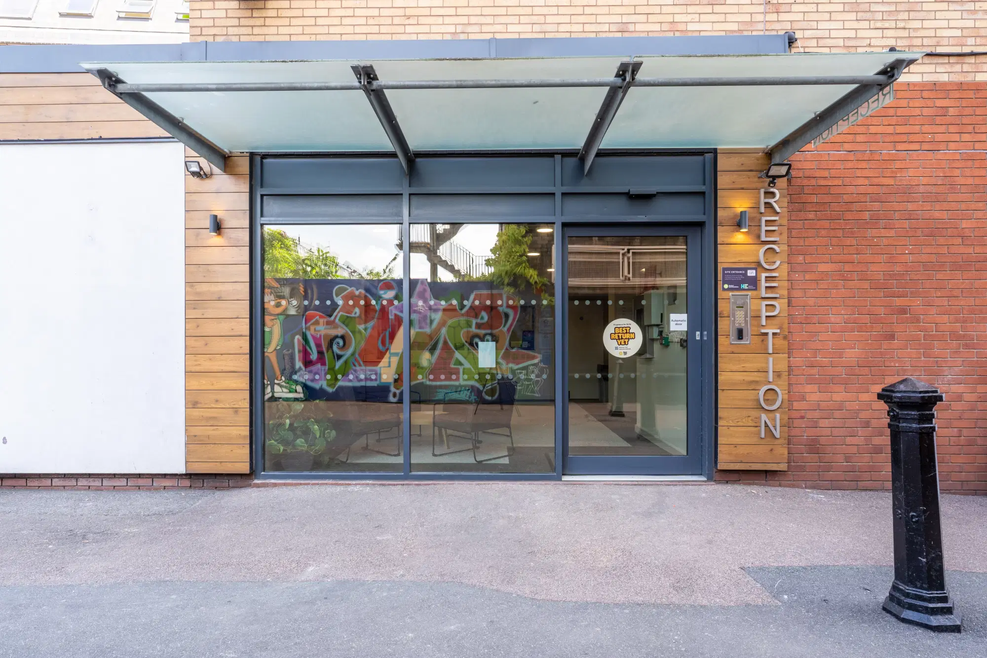 iQ The Arcade, London – Exterior