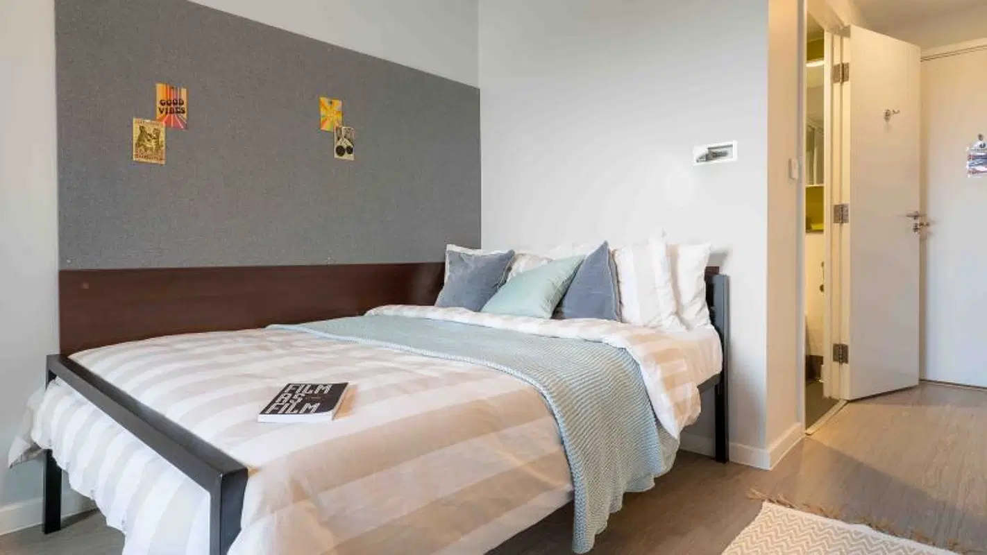 iQ Highbury, London – Gold En Suite