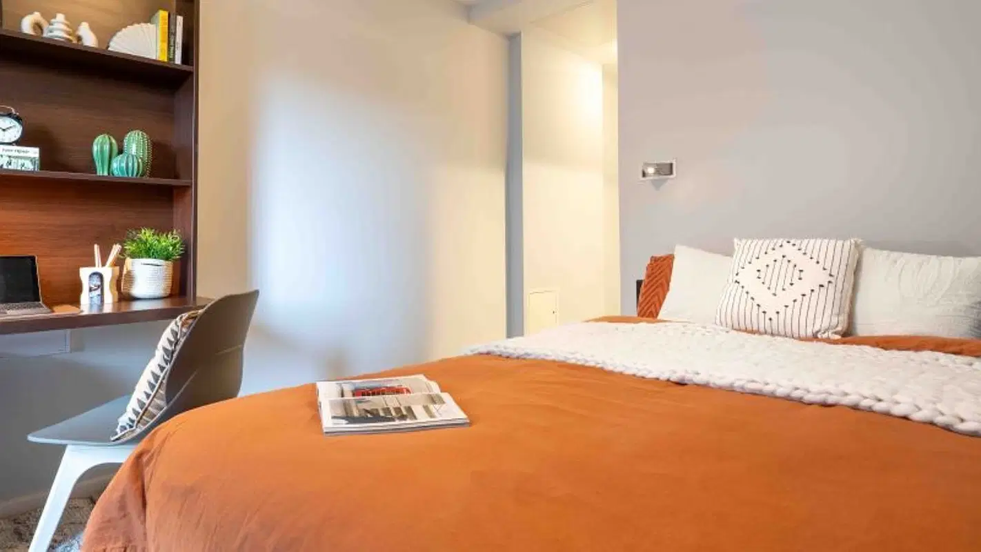 iQ Highbury, London – Bronze En Suite