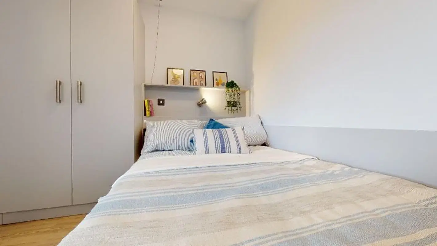 iQ Highbury, London – Gold Studio