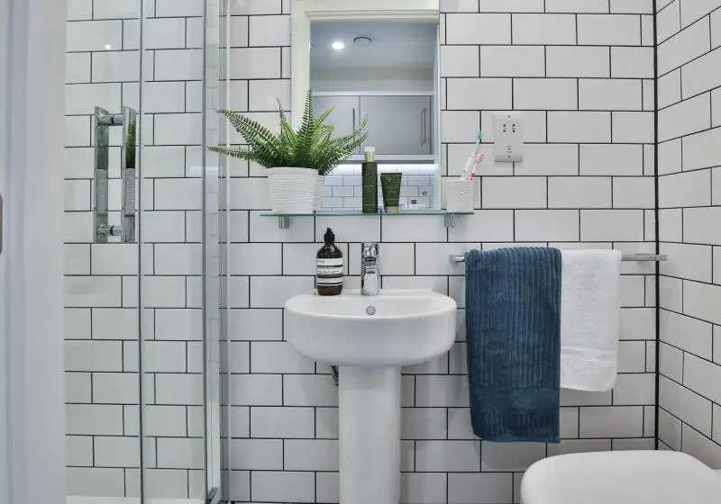 iQ Shoreditch, London – Silver Studio Deluxe