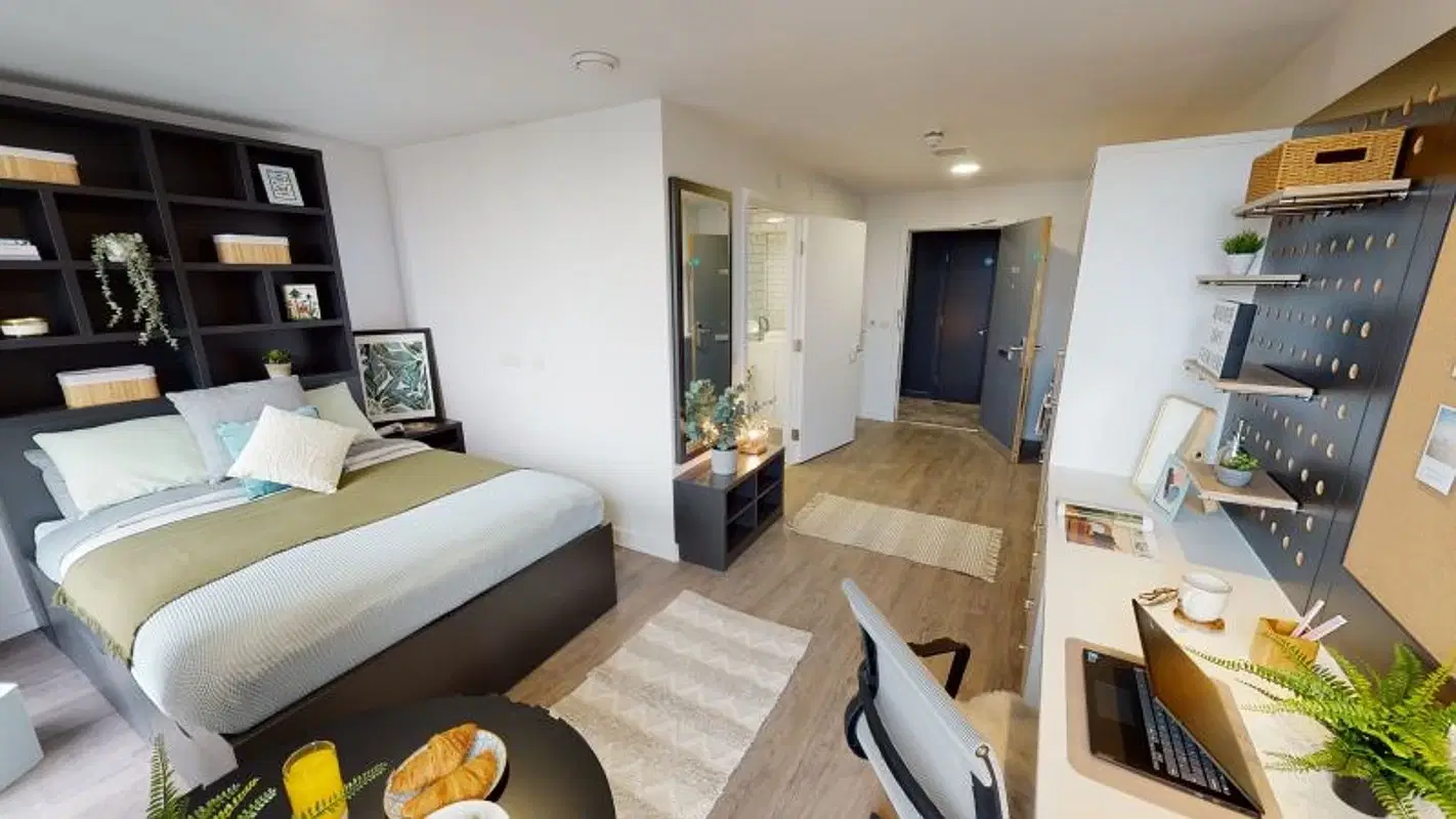 iQ Shoreditch, London – Platinum Studio Plus