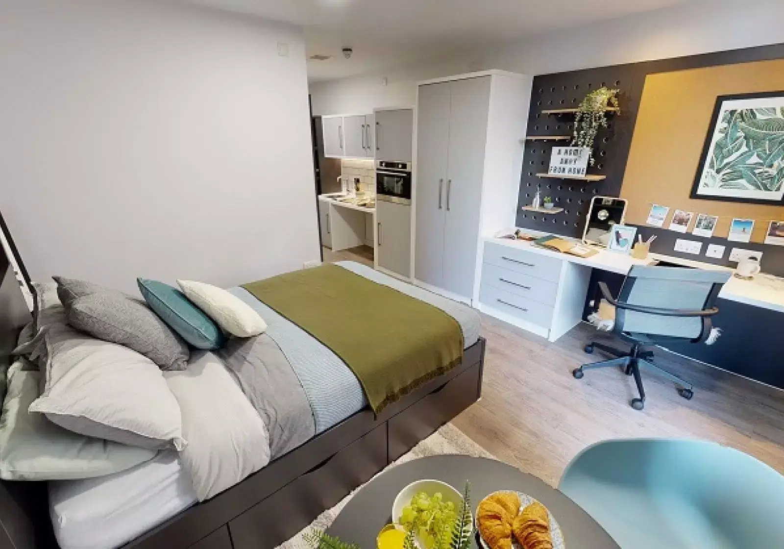 iQ Shoreditch, London – Platinum Studio Premium