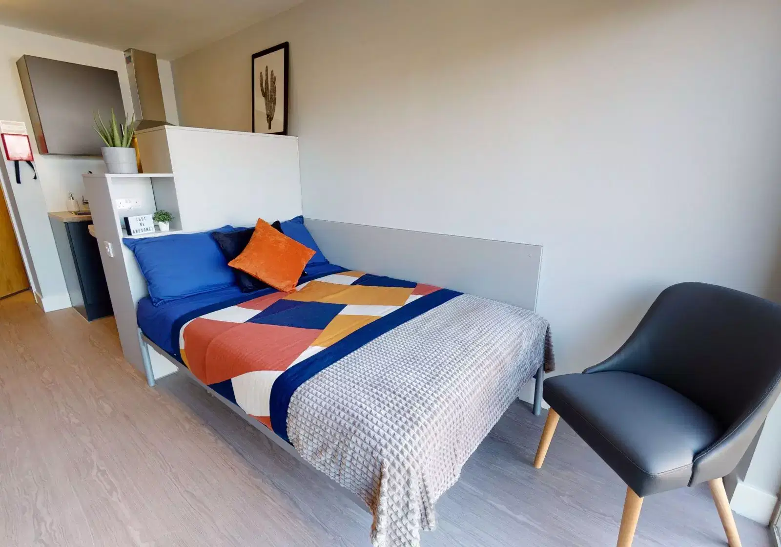 iQ Hoxton, London – Silver Studio Plus