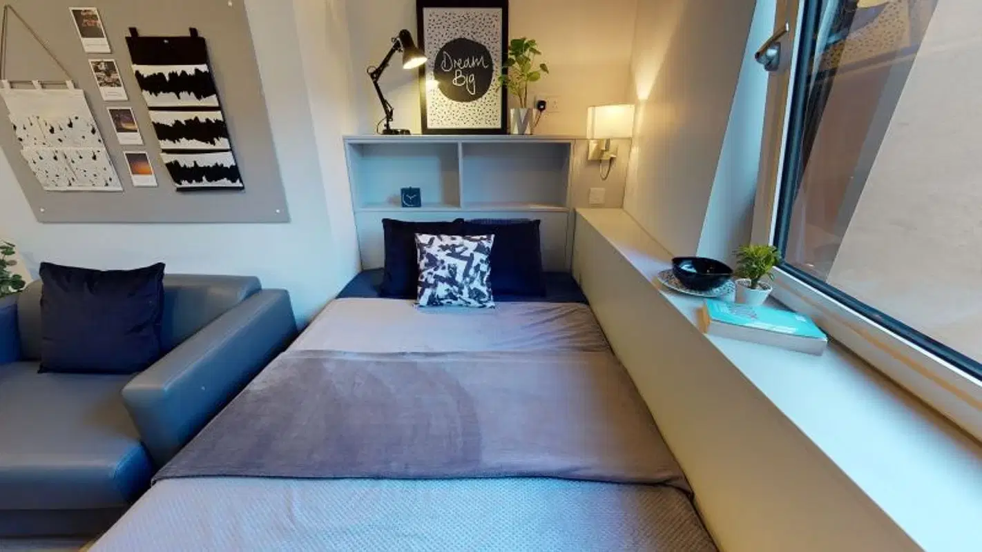 iQ Magenta House, London – Bronze Studio