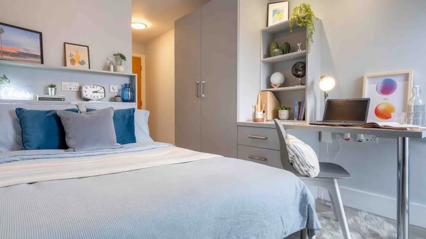 iQ Magenta House, London – Bronze En Suite
