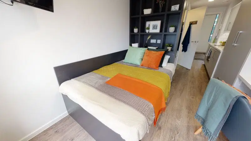 iQ Bloomsbury, London – Silver Studio Plus
