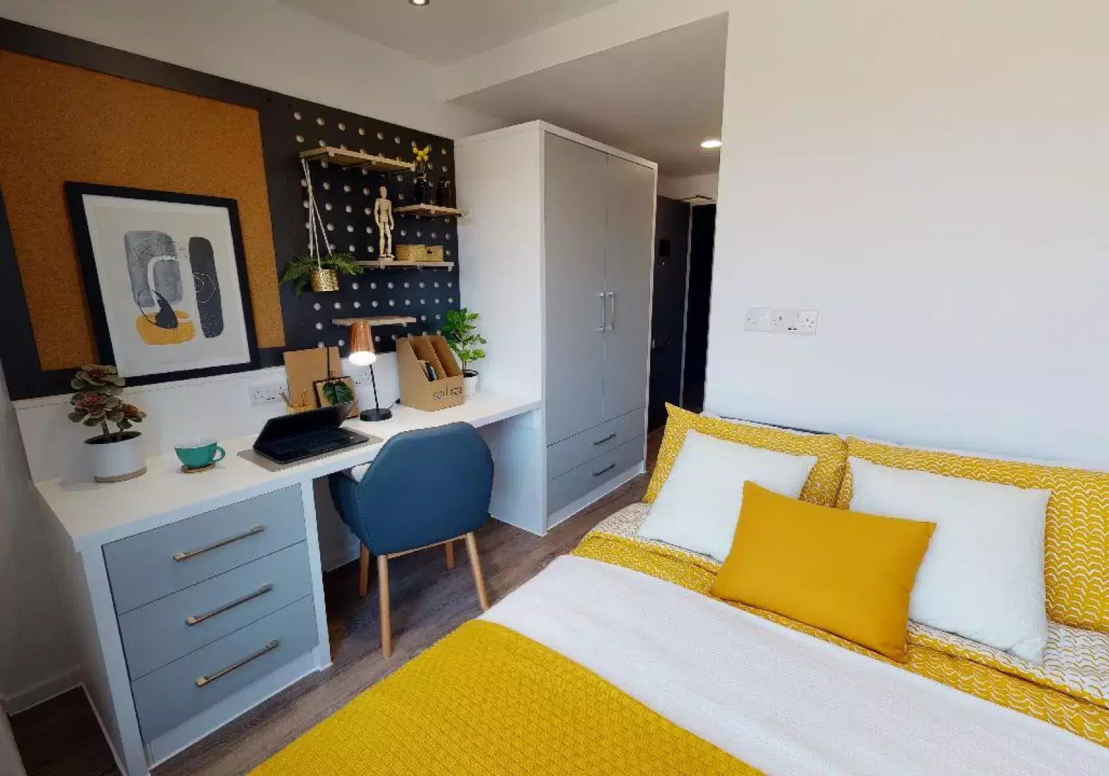 iQ Bloomsbury, London – Bronze En Suite