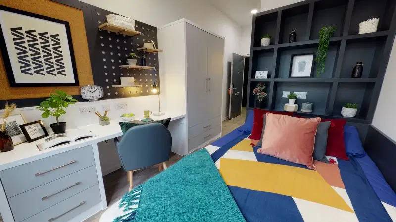 iQ Bloomsbury, London – Silver En Suite