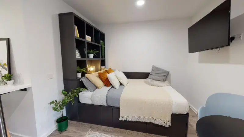 iQ Bloomsbury, London – Platinum Studio Plus