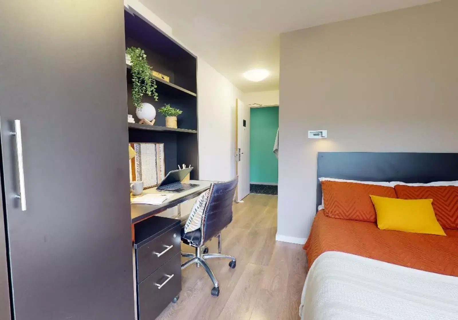 iQ City, London – Bronze En Suite