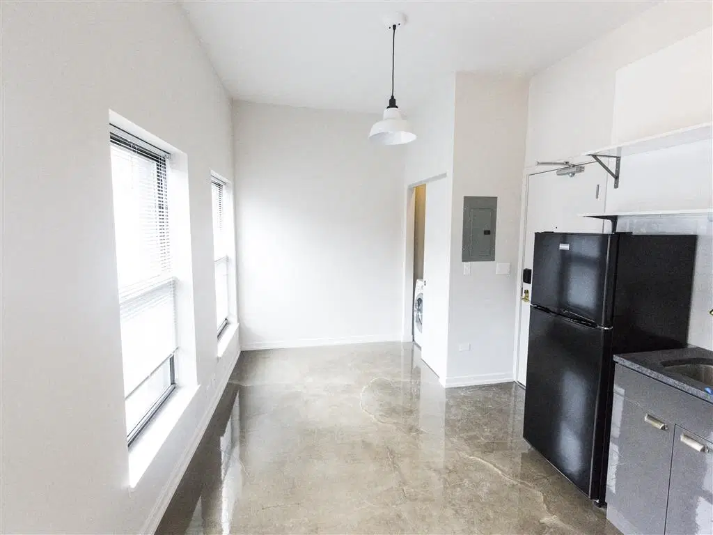 The Bachelor, Chicago – Amenities