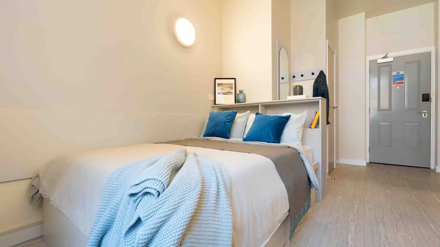 iQ Studios 51, Birmingham – Silver Studio