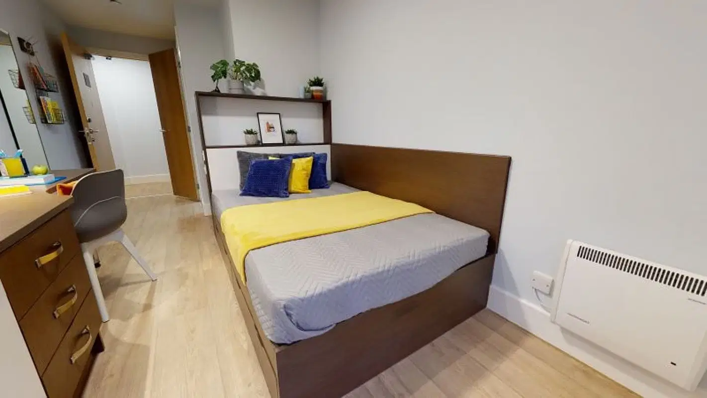 iQ Penworks House, Birmingham – Bronze En Suite
