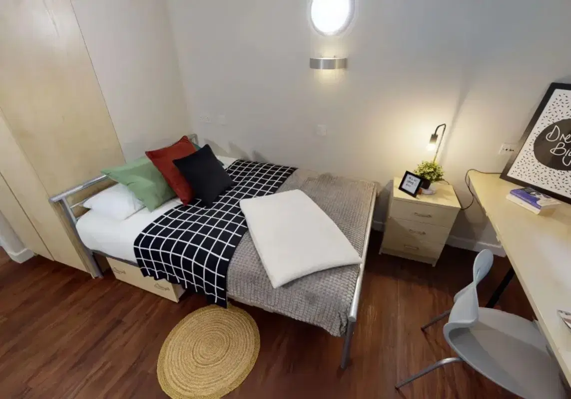 Arkwright House, Bradford – Silver Ensuite