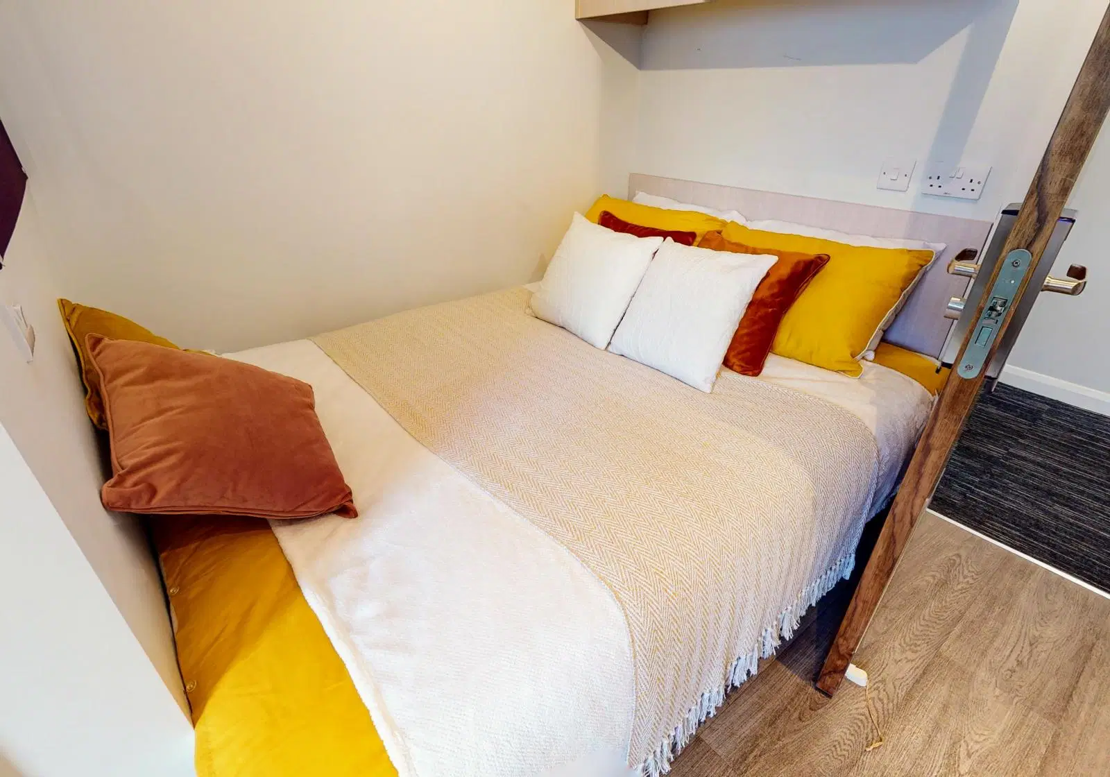 iQ Sawmills, Brighton – Accessible Gold Studio