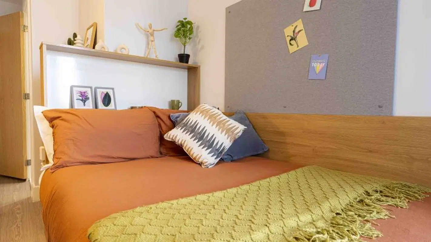 iQ Abacus House, Brighton – Bronze En Suite