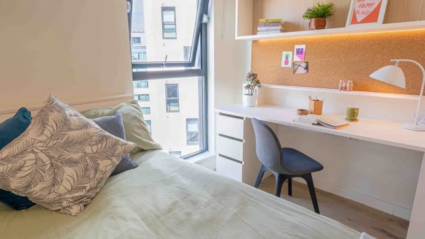 iQ Bristol, Bristol – Gold En Suite