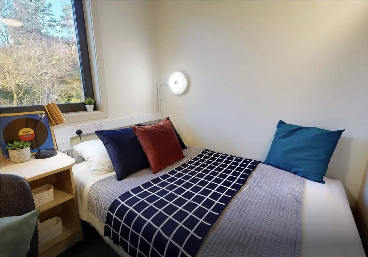 iQ Parker House, Dundee – Silver En Suite