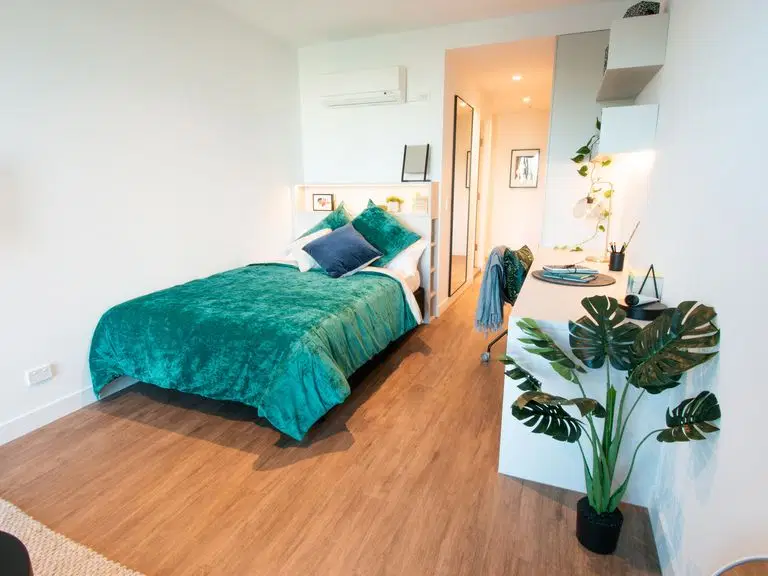 Yugo Berkeley Street, Melbourne – Premium Studio