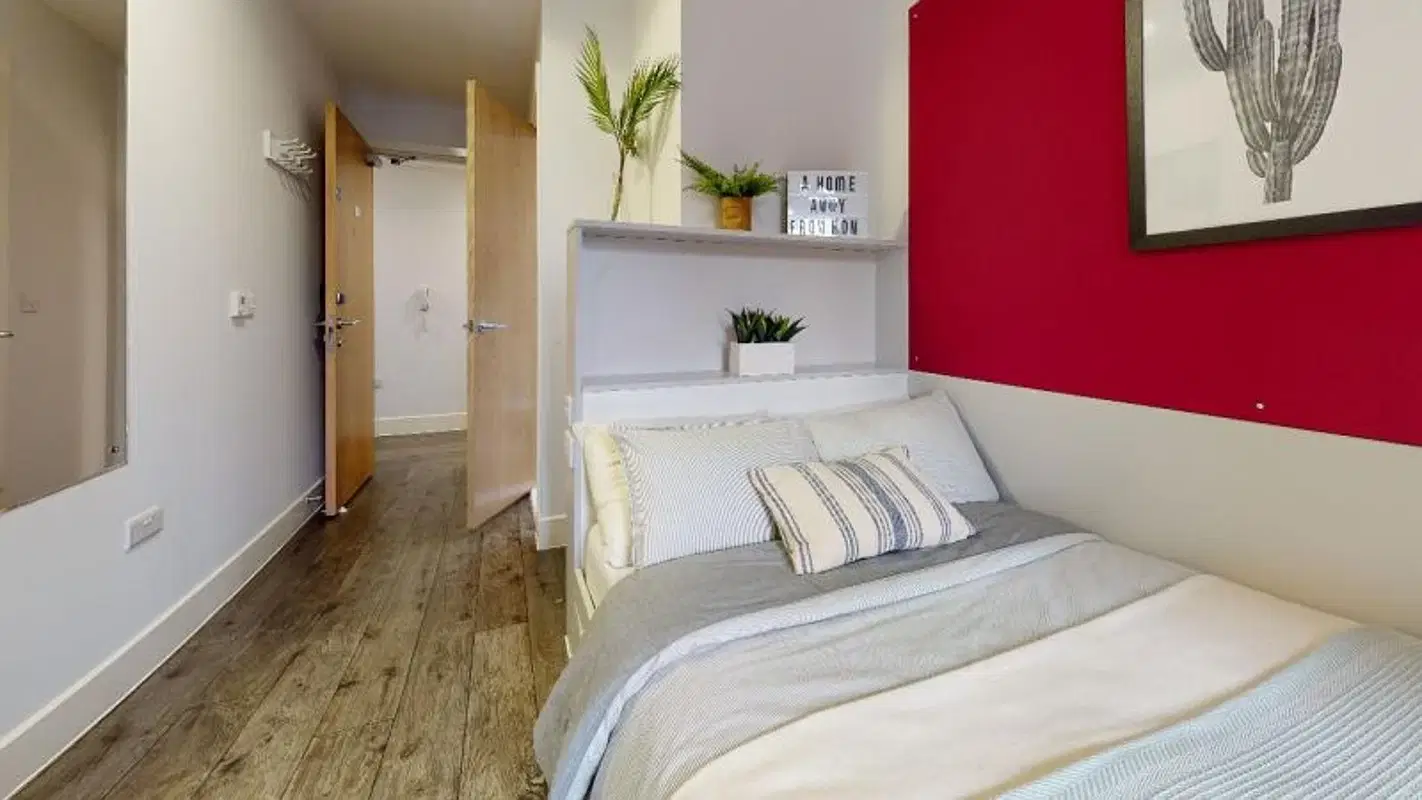 iQ Castings, Huddersfield – Silver En Suite Plus