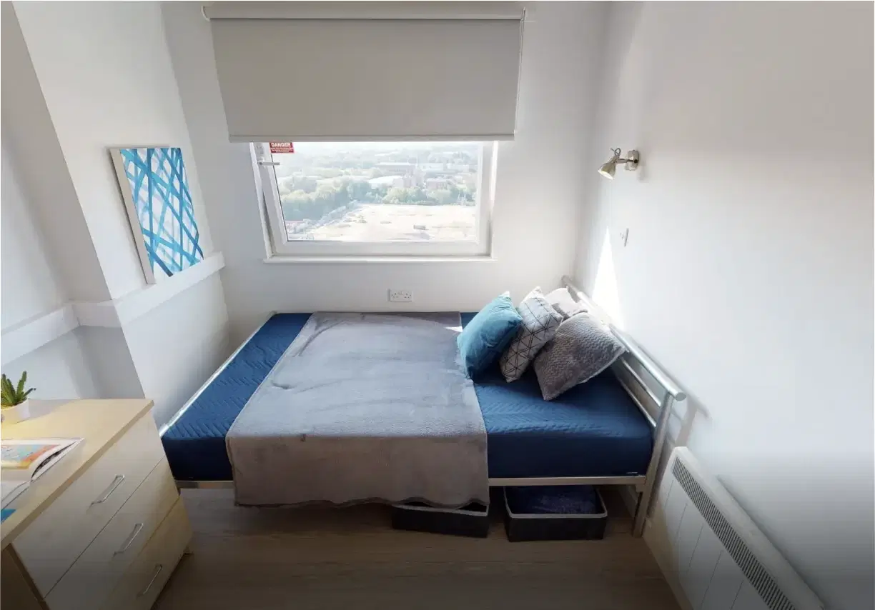 iQ Marsden House, Leeds – Bronze En Suite
