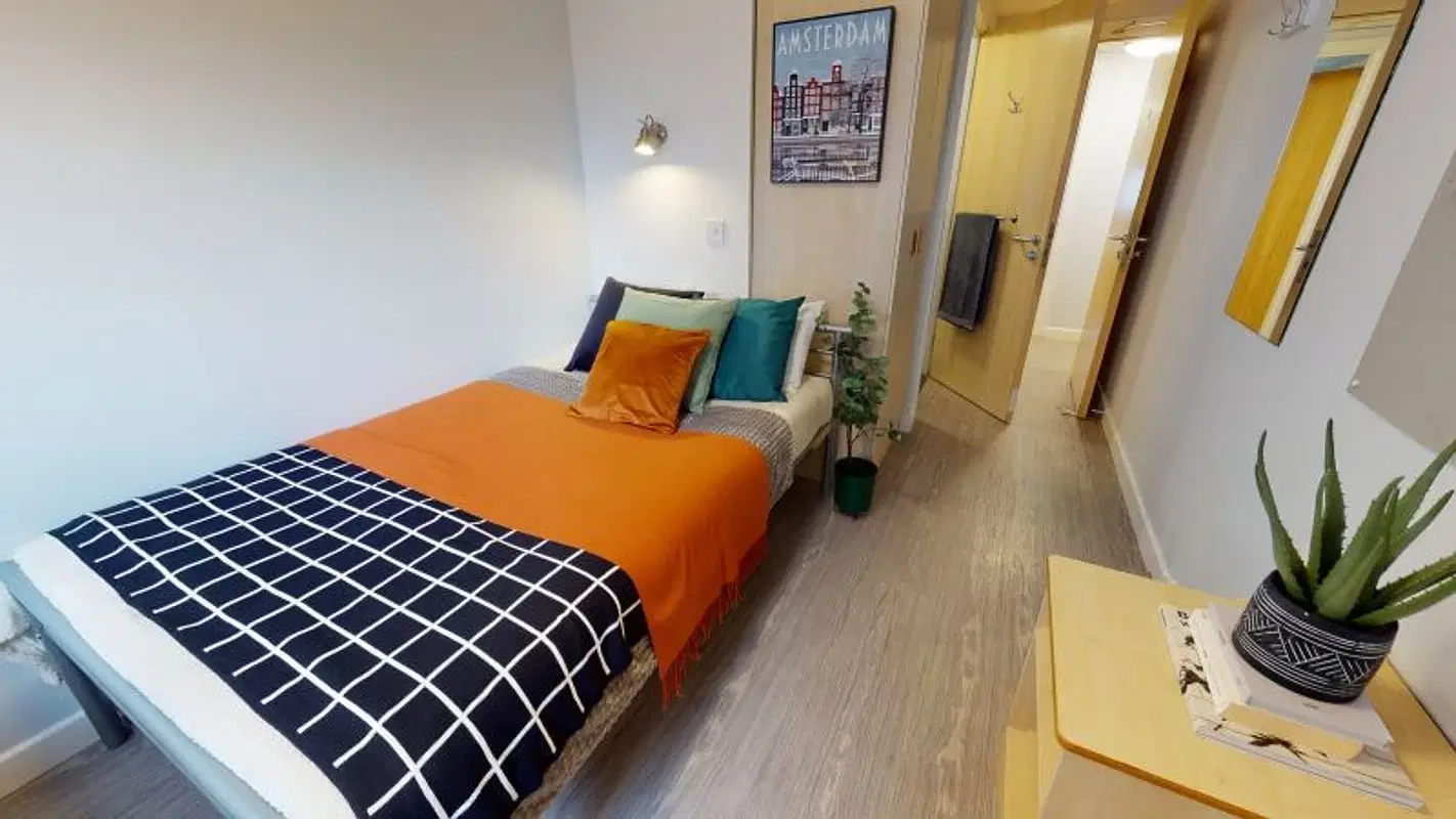iQ Grosvenor House, Leicester – Silver En Suite
