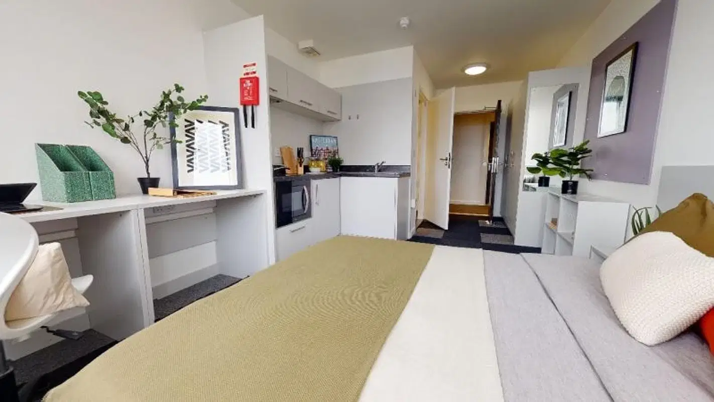 iQ Newtown House, Nottingham – Bronze Studio Plus