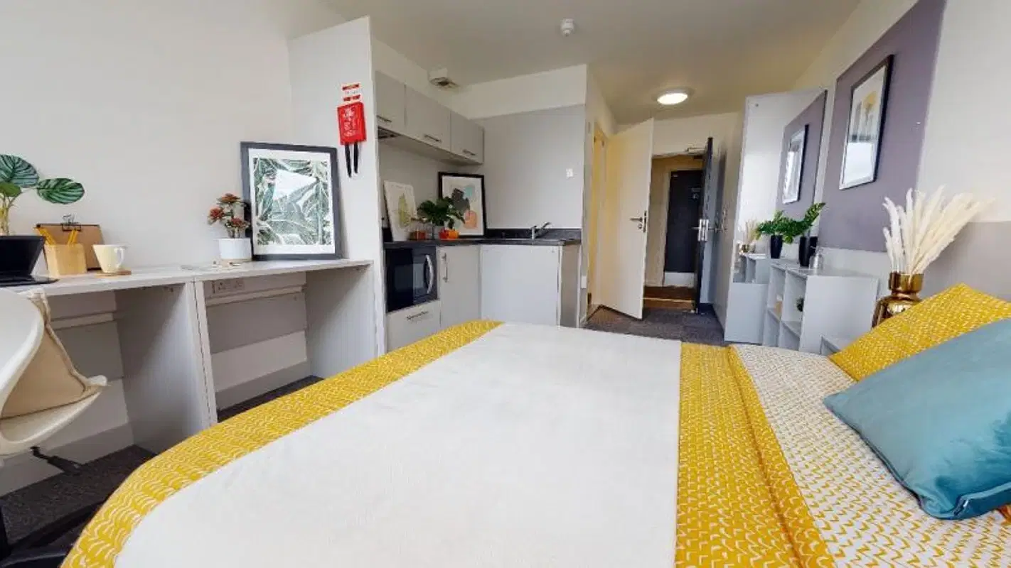 iQ Newtown House, Nottingham – Silver Studio Plus