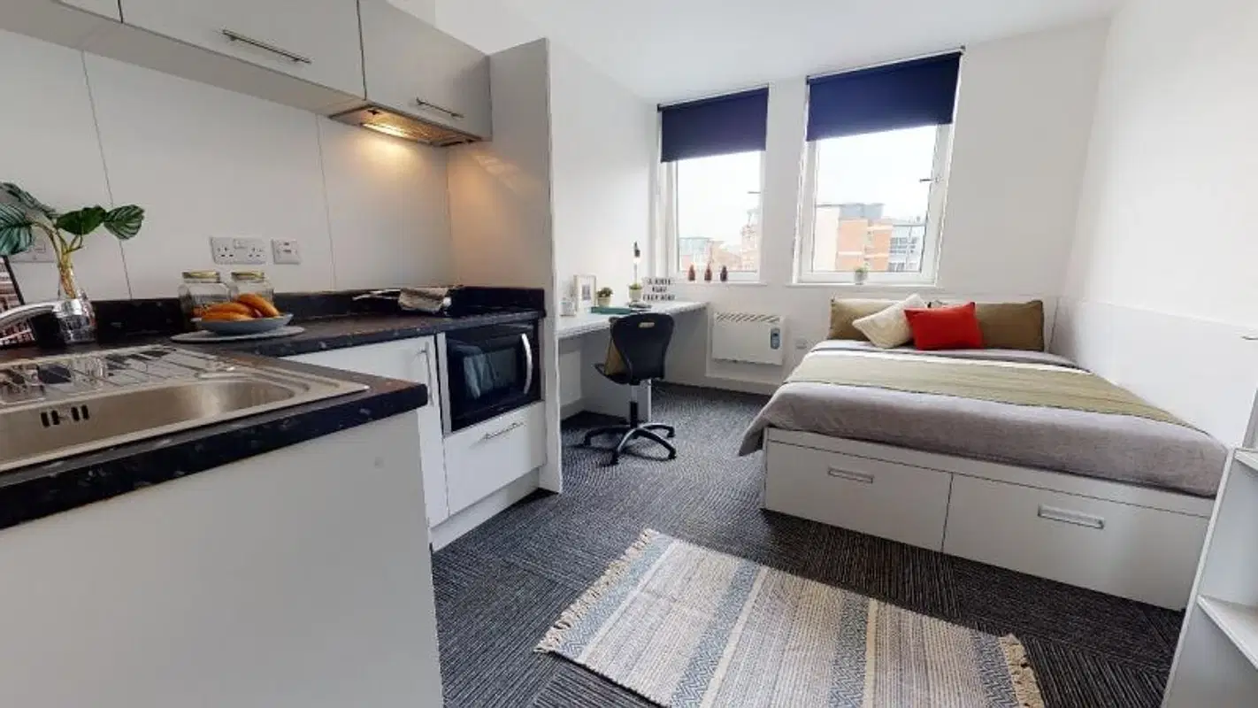 iQ Newland House, Nottingham – Bronze Studio Plus