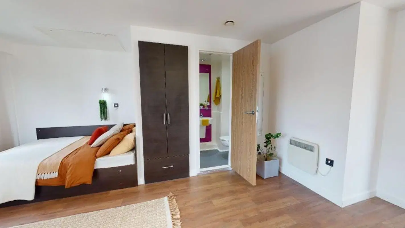iQ Astor House, Plymouth – Platinum Studio