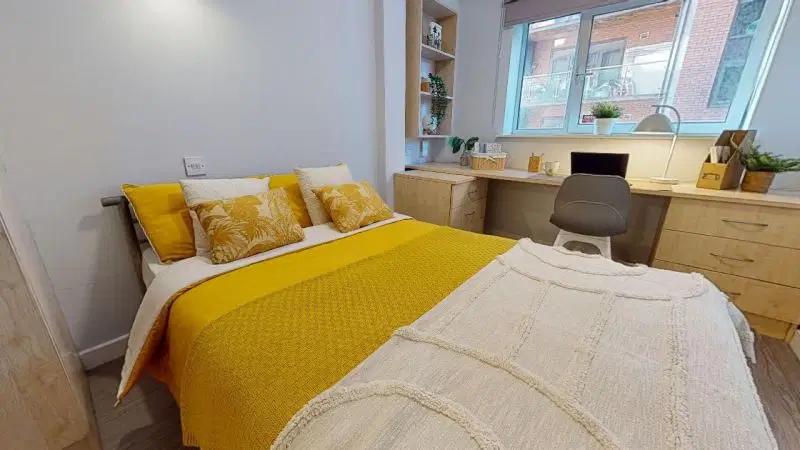iQ Fenton House, Sheffield – Bronze En Suite