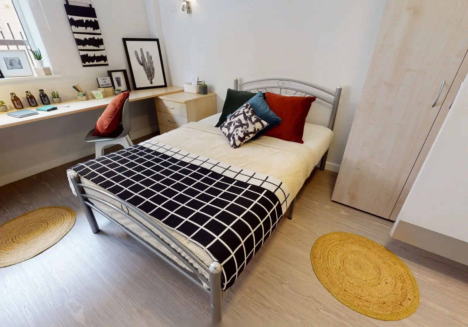iQ Fenton House, Sheffield – Silver En Suite
