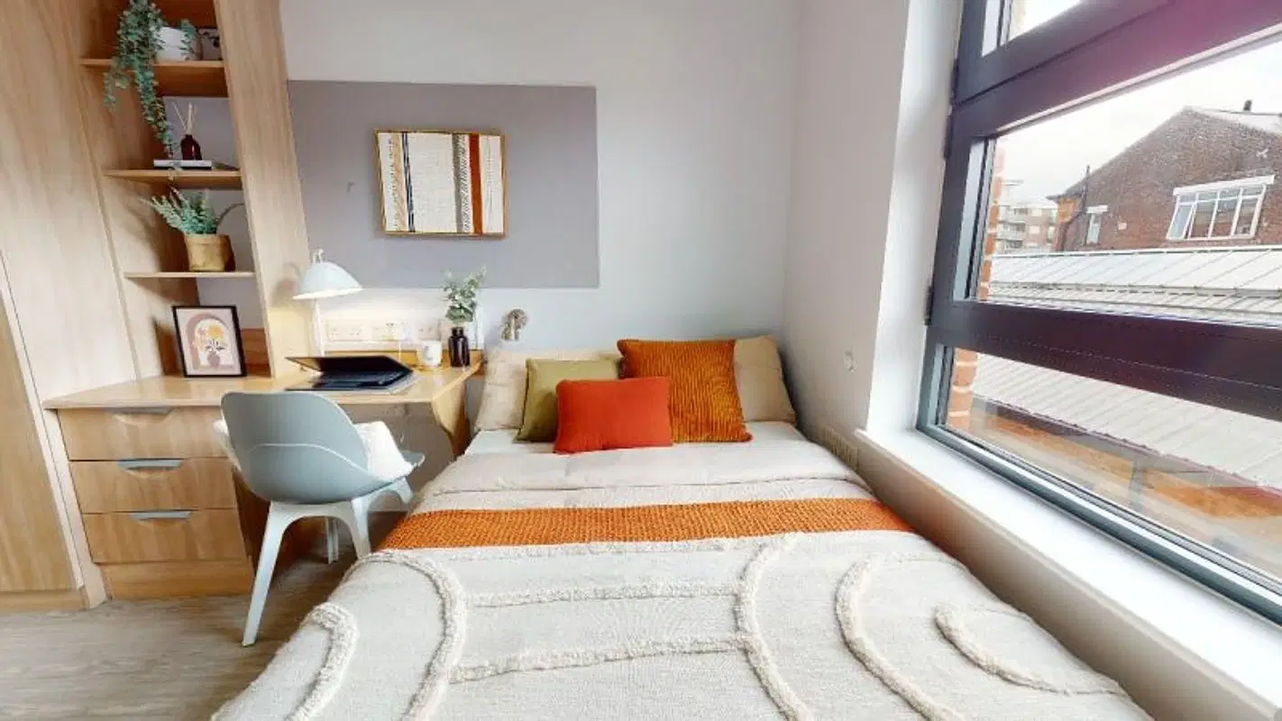 iQ Steel, Sheffield – Bronze En Suite Plus