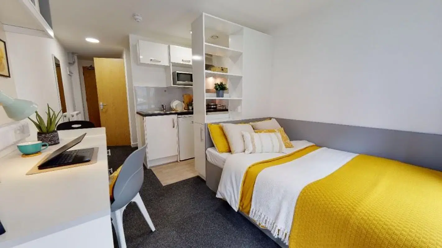 iQ Century Square, Sheffield – Bronze Studio