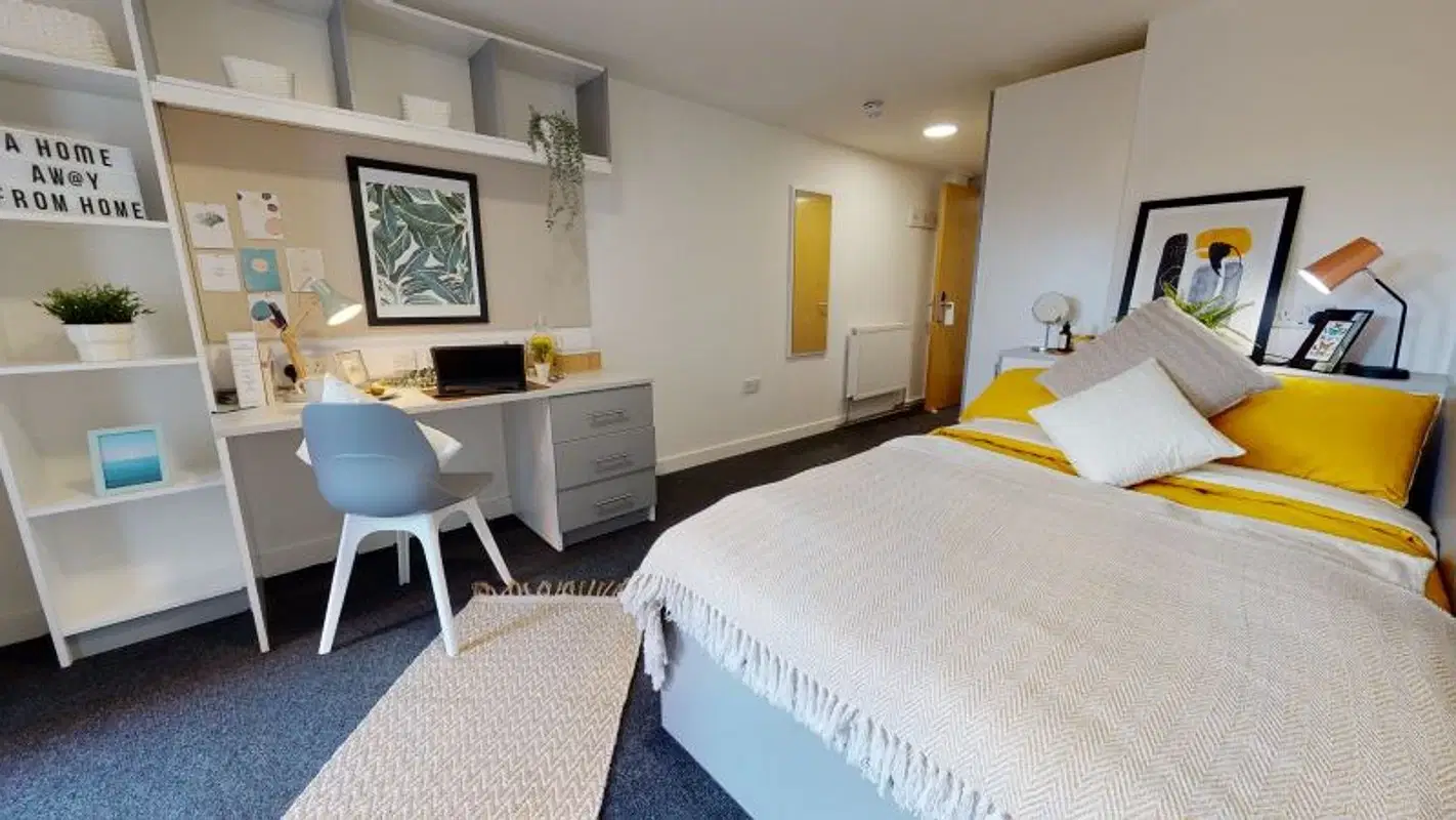 iQ Century Square, Sheffield – Gold En Suite