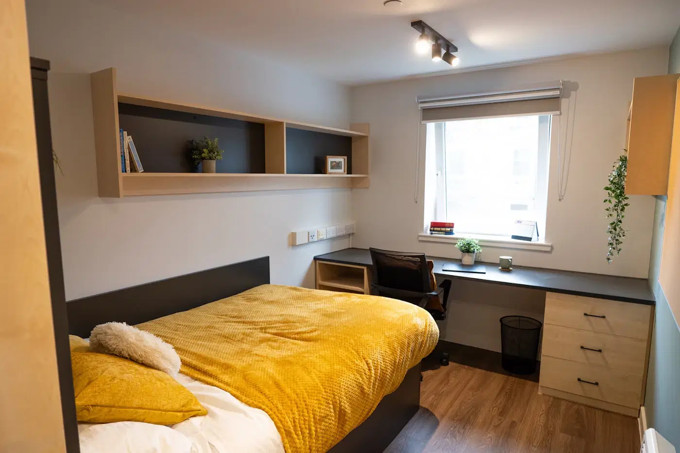 Portsburgh Court, Edinburgh – Ensuite Silver