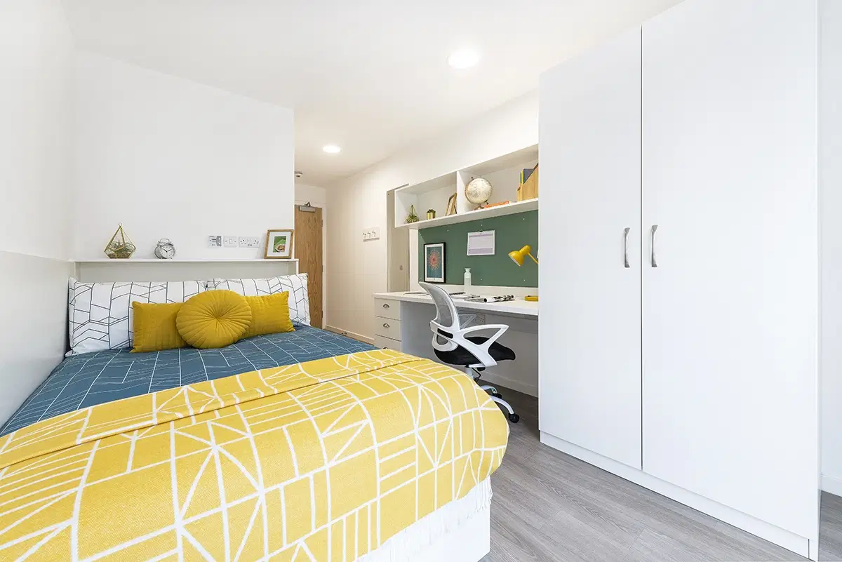 Pittodrie Street, Aberdeen – Ensuite Silver