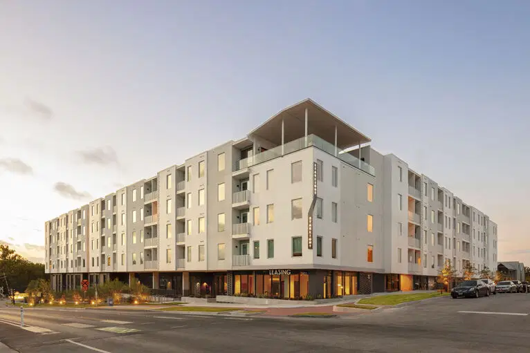 Starlight, Austin – Exterior