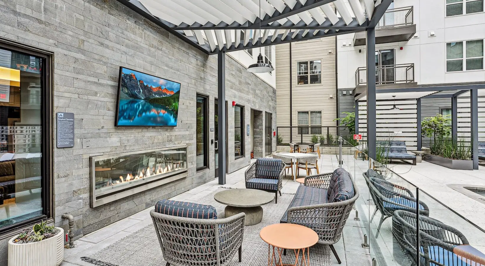 Bridge At The Blockyard, Austin – Exterior