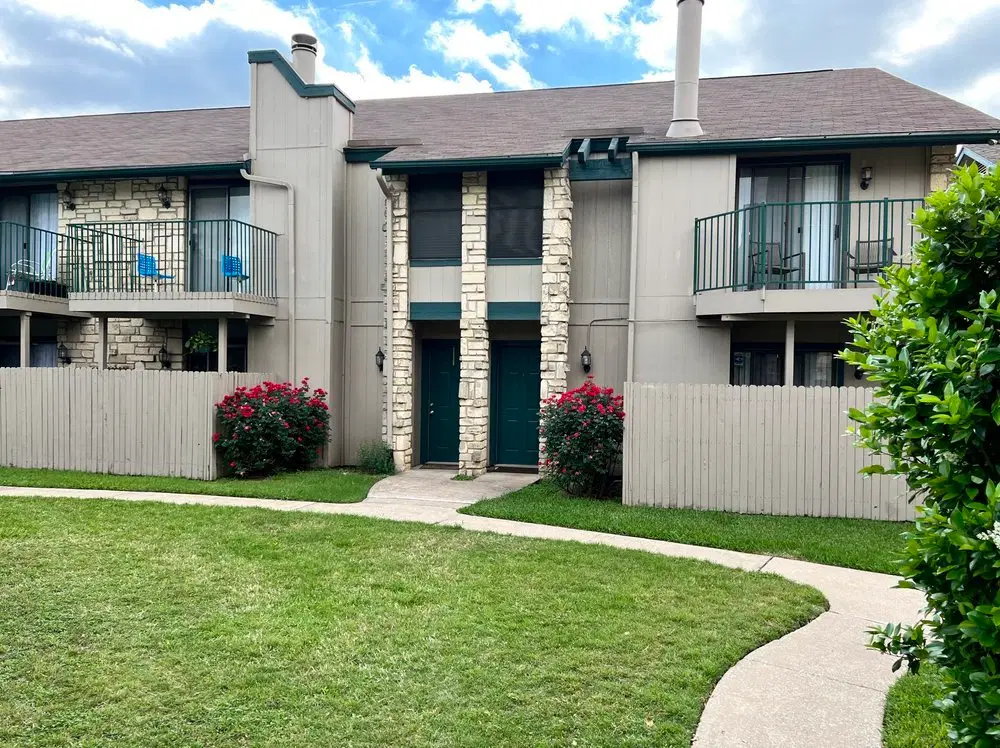 Woodwillow Townhomes, Austin – Exterior