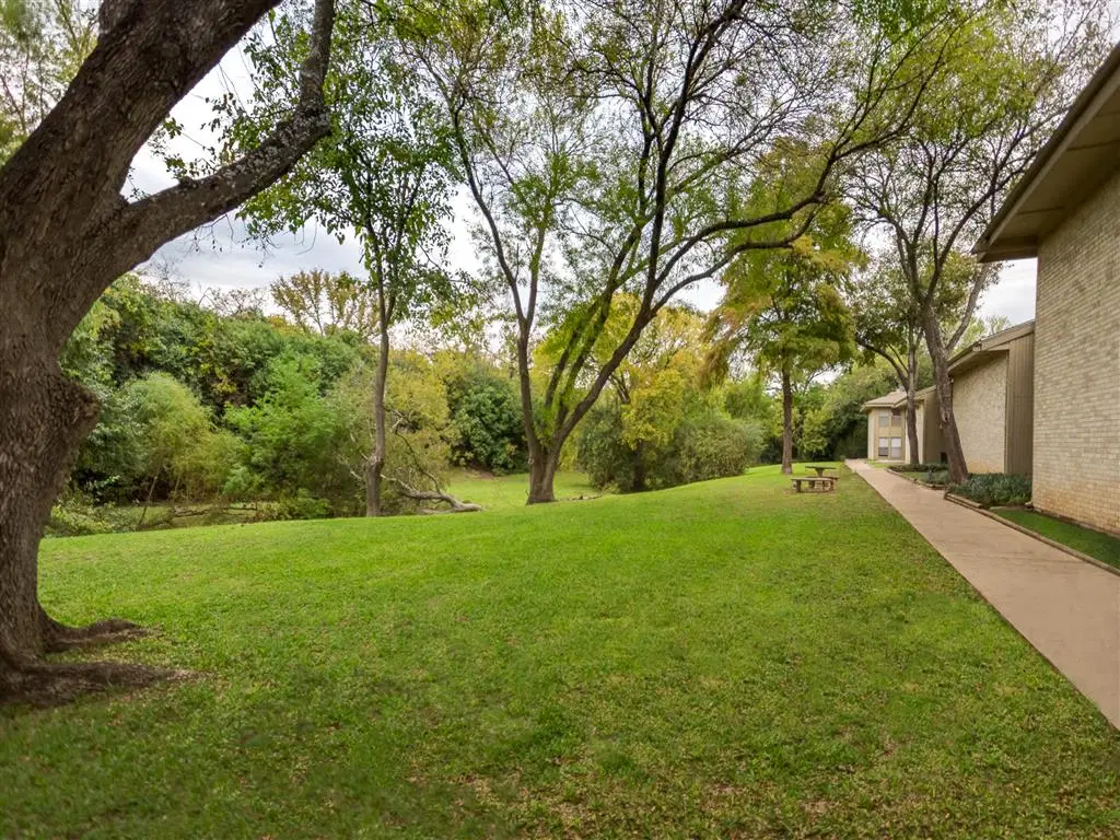 Forest Creek Village Apartments, Austin – Exterior