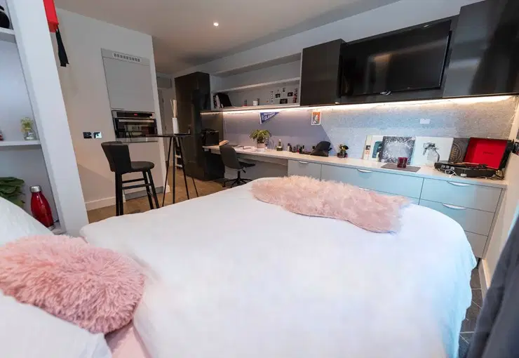Glasgow West End, Glasgow – Platinum Plus Studio