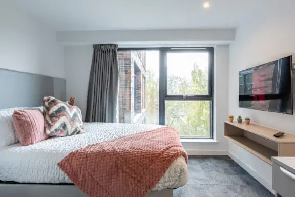 West End, Glasgow – Platinum River View Studio